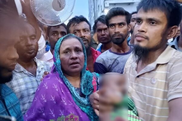‘ভুল’ চিকিৎসায় শিশুর মৃত্যু অভিযোগে স্বজনদের সড়ক অবরোধ