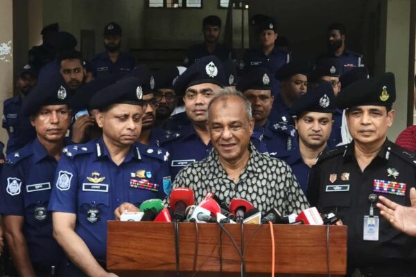 জুলাই অভ্যুত্থান মামলায় অতিরিক্ত আসামির কারণে তদন্তে ধীরগতি: স্বরাষ্ট্রমন্ত্রী উপদেষ্টা